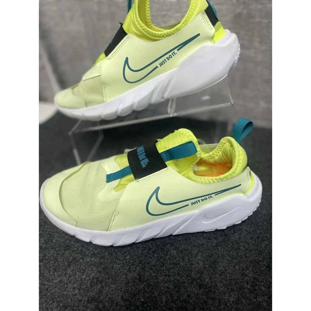 Nike Just do it  Womens Size 7Y Running Training Shoes Lime Green Gym Sneaker